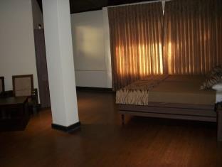 เดอะ คอร์เนอร์ Hotel ไนนิตาล ภายนอก รูปภาพ