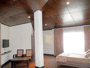เดอะ คอร์เนอร์ Hotel ไนนิตาล ภายนอก รูปภาพ