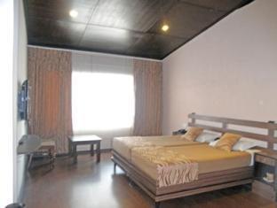เดอะ คอร์เนอร์ Hotel ไนนิตาล ภายนอก รูปภาพ