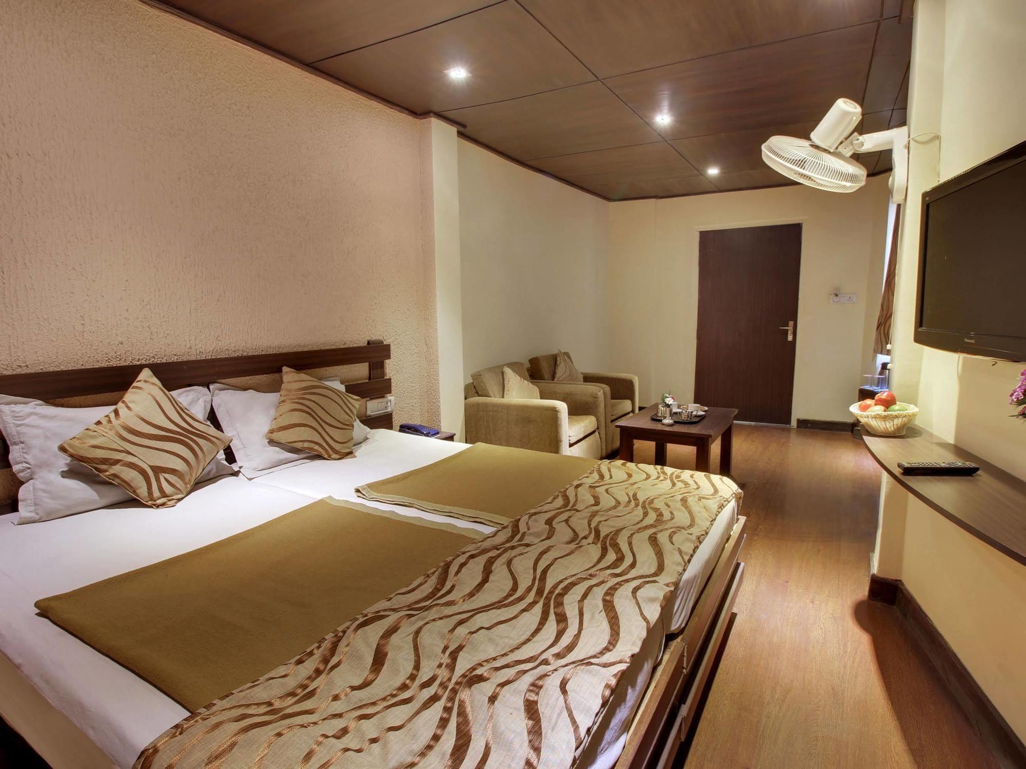 เดอะ คอร์เนอร์ Hotel ไนนิตาล ภายนอก รูปภาพ
