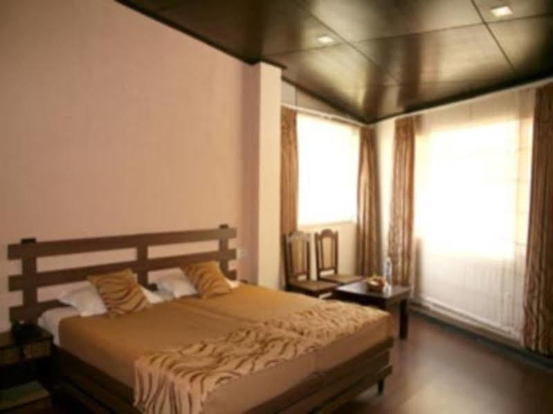 เดอะ คอร์เนอร์ Hotel ไนนิตาล ภายนอก รูปภาพ