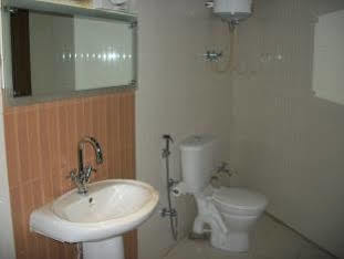 เดอะ คอร์เนอร์ Hotel ไนนิตาล ภายนอก รูปภาพ